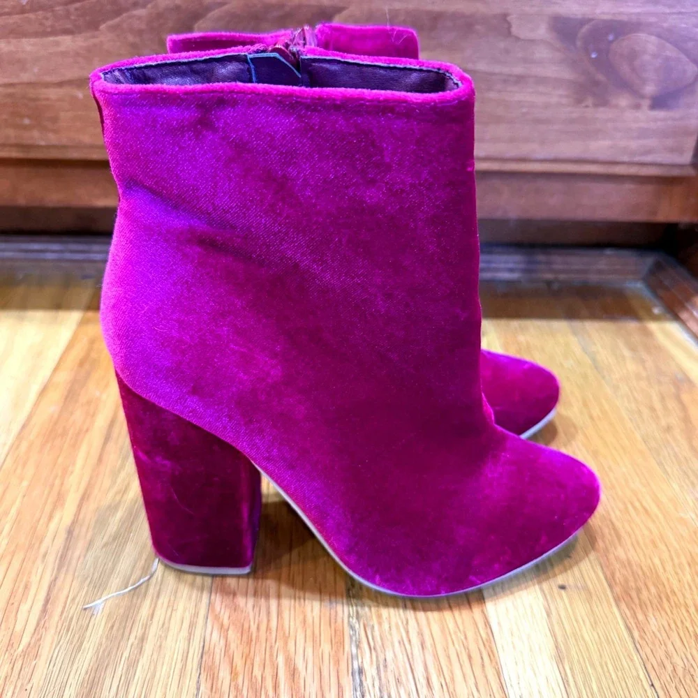 Just Fabulous Hot Pink Velveteen Chunky 4in Side Zip Booties Womens Size 6 - Picture 2 of 9